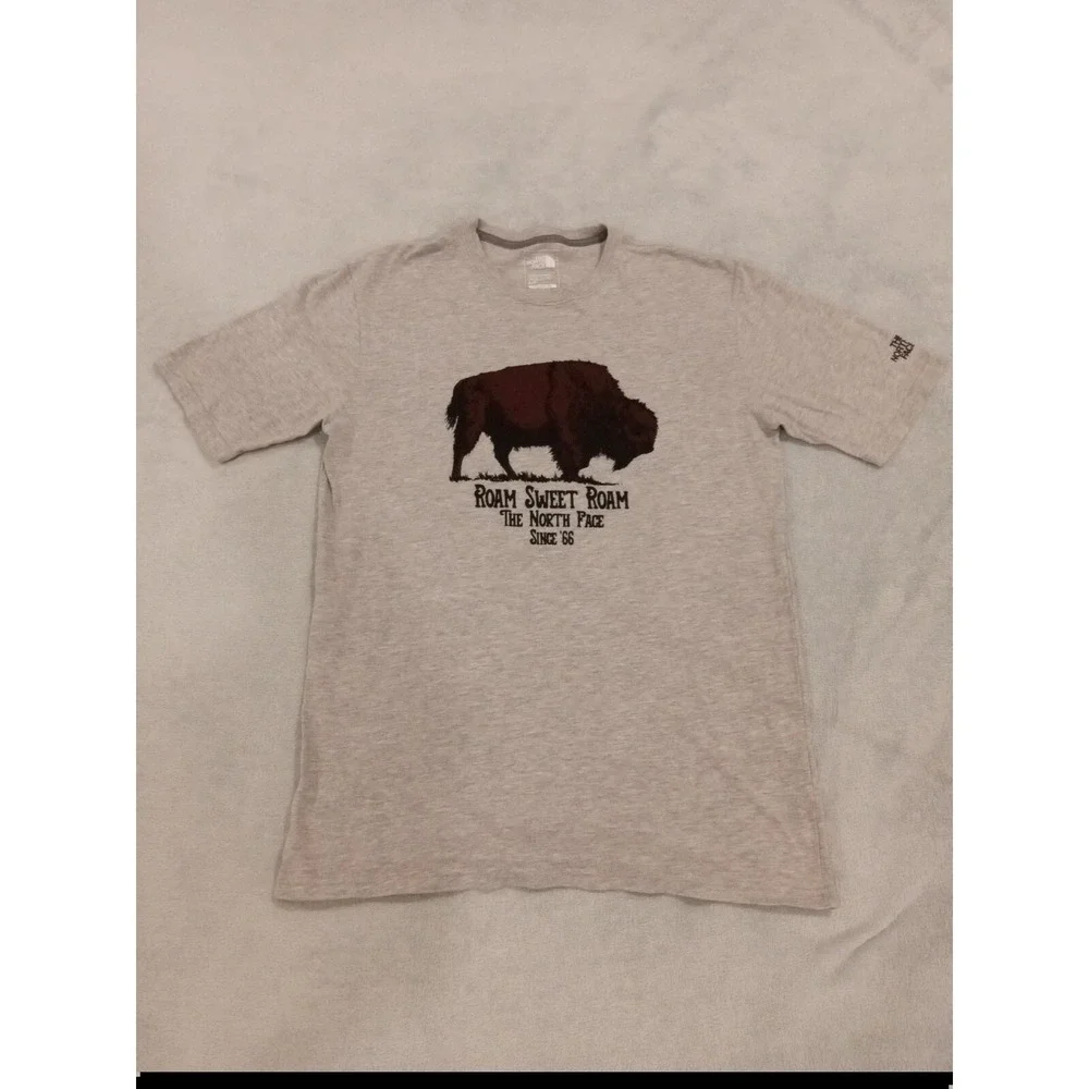2 Mens North Face T Shirts Gray Red Small Never Stop Exploring Roam Sweet Roam